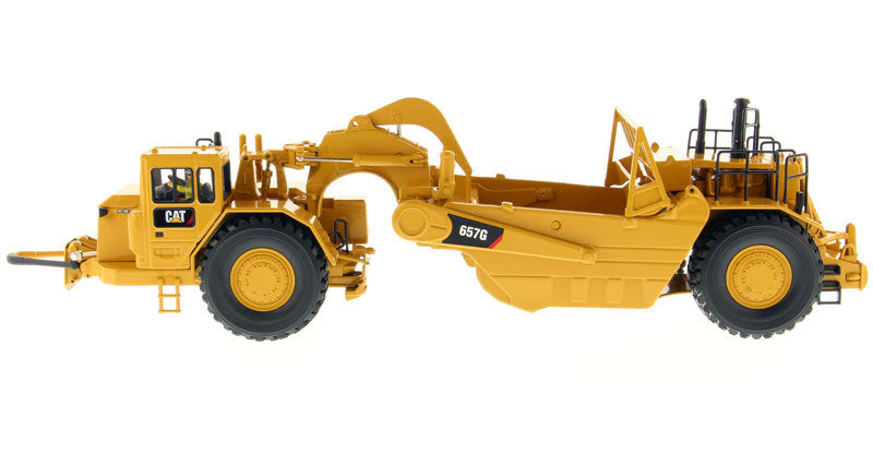 CAT Caterpillar 657 G Wheel Tractor Scraper with Operator "Core Classics Series" 1/50 Diecast Model by Diecast Masters