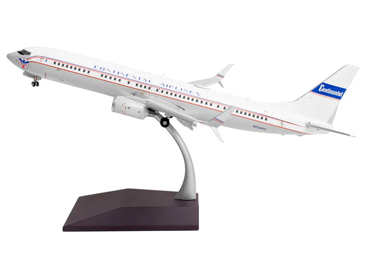 Boeing 737-900ER Commercial Aircraft with Flaps Down "Continental Airlines - United Airlines" (N75435) White with Red and Blue Stripes "Gemini 200" Series 1/200 Diecast Model Airplane by GeminiJets