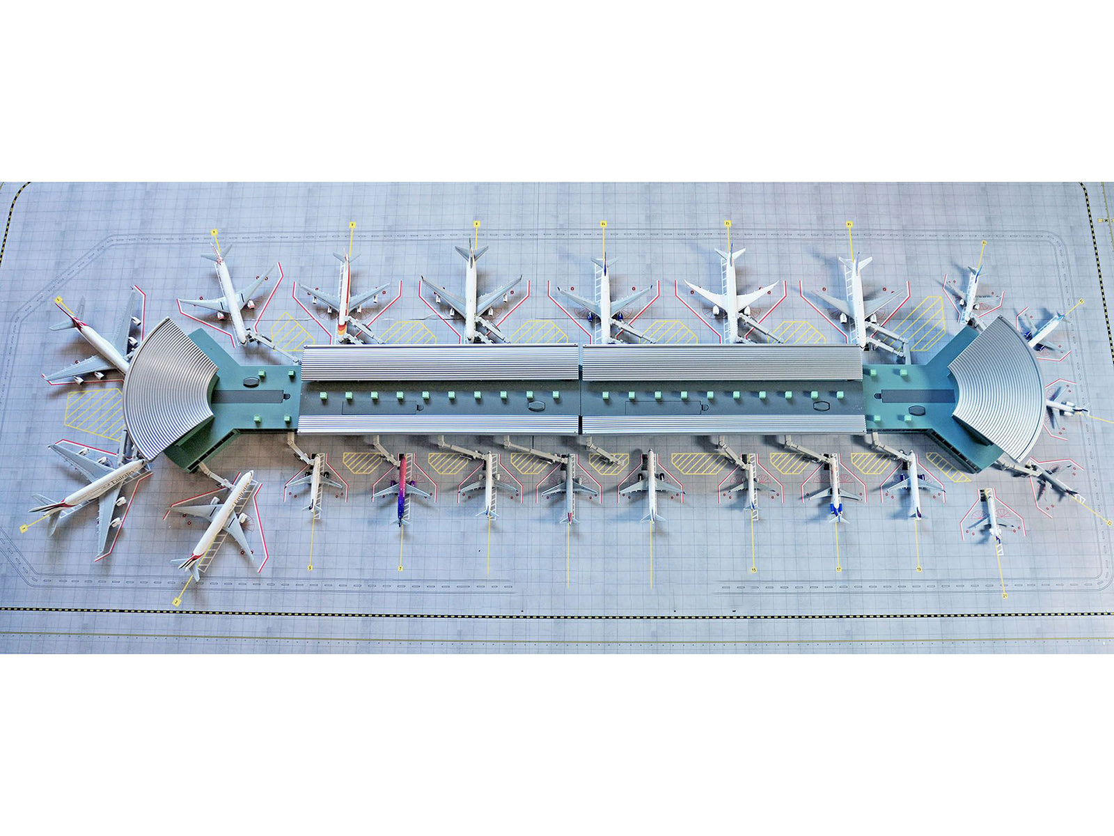 Deluxe Airport Mat for 1/400 Scale Models by GeminiJets