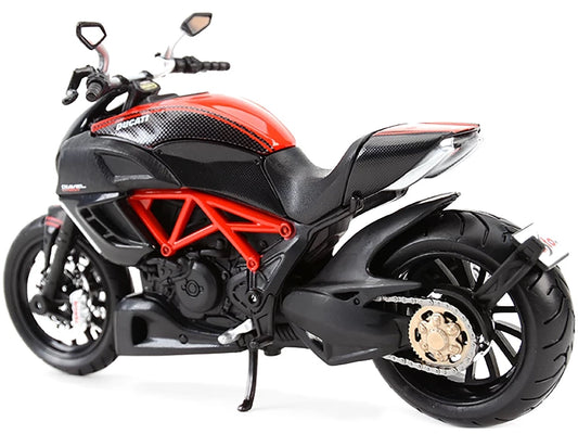 Ducati Diavel Red and Carbon 1/12 Diecast Motorcycle Model by Maisto