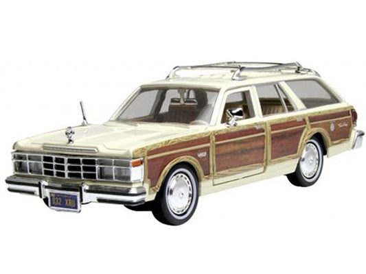 1979 Chrysler Lebaron Town & Country Cream 1/24 Diecast Model Car by Motormax