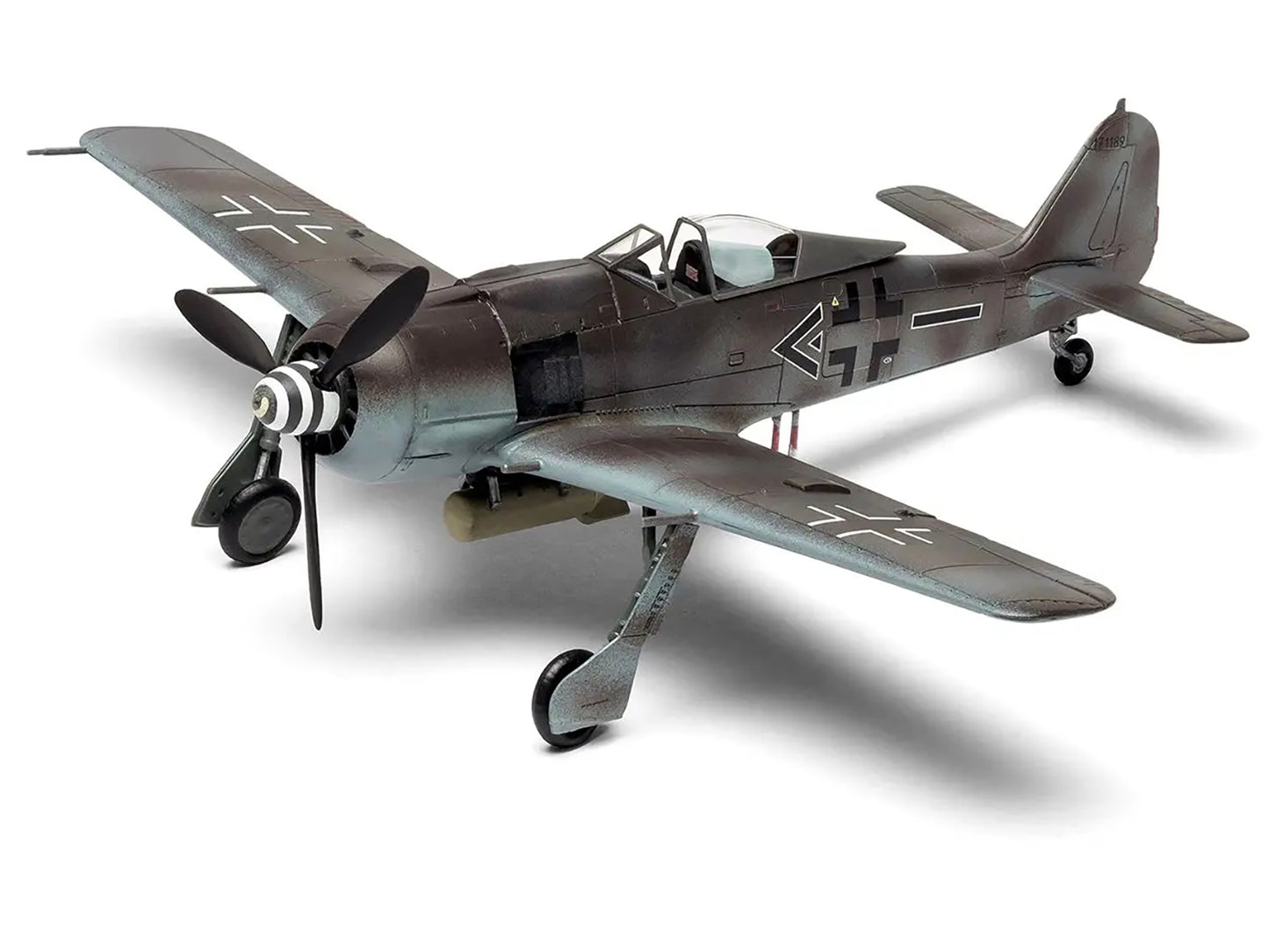 Level 1 Model Kit Focke-Wulf Fw190-A8/F-8 Fighter Aircraft with 2 Scheme Options 1/72 Plastic Model Kit by Airfix