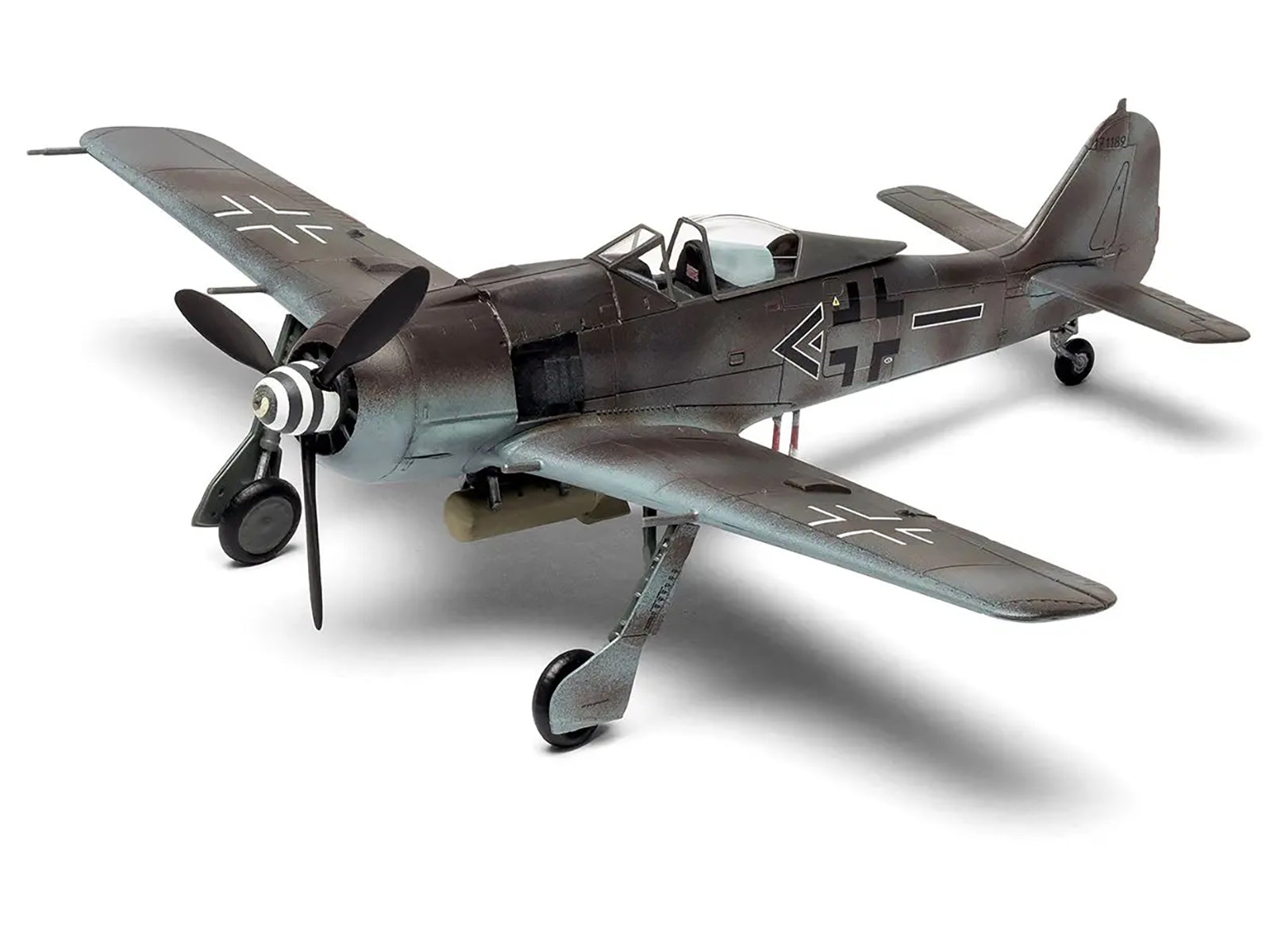 Level 1 Model Kit Focke-Wulf Fw190-A8/F-8 Fighter Aircraft with 2 Scheme Options 1/72 Plastic Model Kit by Airfix