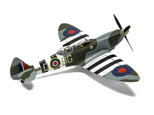 Supermarine Spitfire T.9 Aircraft "MJ627 Biggin Hill Heritage Hangar" Royal Canadian Air Force "The Aviation Archive" Series 1/72 Diecast Model by Corgi