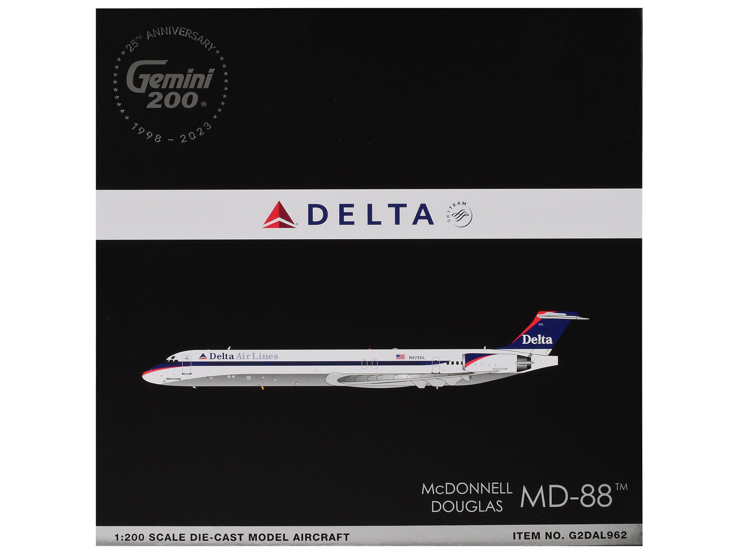 McDonnell Douglas MD-88 Commercial Aircraft "Delta Air Lines" (N925DL) White with Blue Stripes and Tail "Gemini 200" Series 1/200 Diecast Model Airplane by GeminiJets