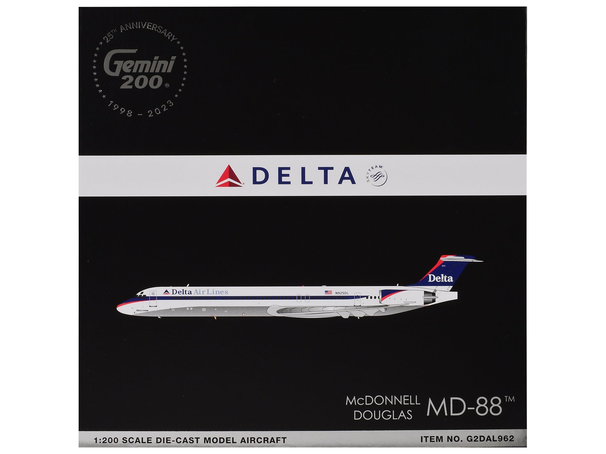 McDonnell Douglas MD-88 Commercial Aircraft "Delta Air Lines" (N925DL) White with Blue Stripes and Tail "Gemini 200" Series 1/200 Diecast Model Airplane by GeminiJets