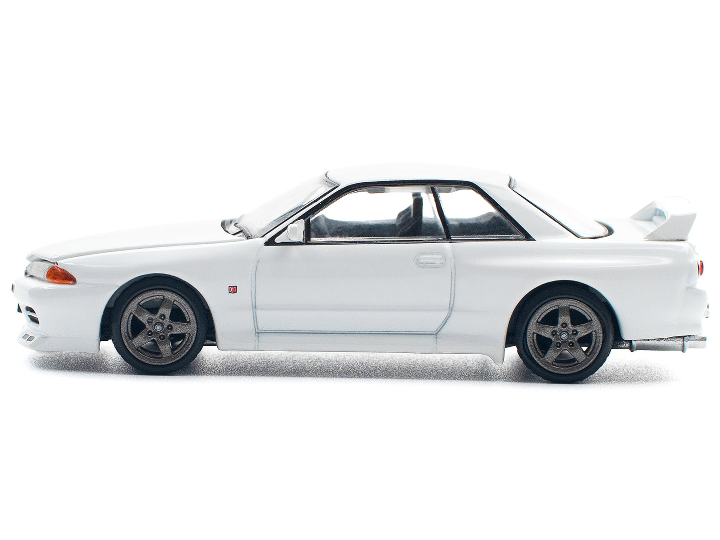 GTR R32 RHD (Right Hand Drive) Crystal White 1/64 Diecast Model Car by Pop Race